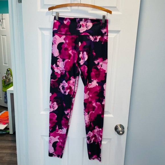 Fabletics NWOT Pink and Black Floral Leggings - Picture 2 of 6